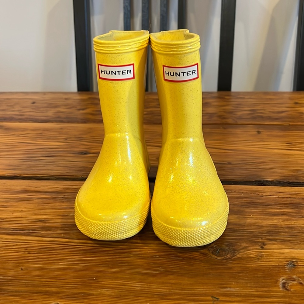 Great used condition toddler hunter rain boots, size toddler 7